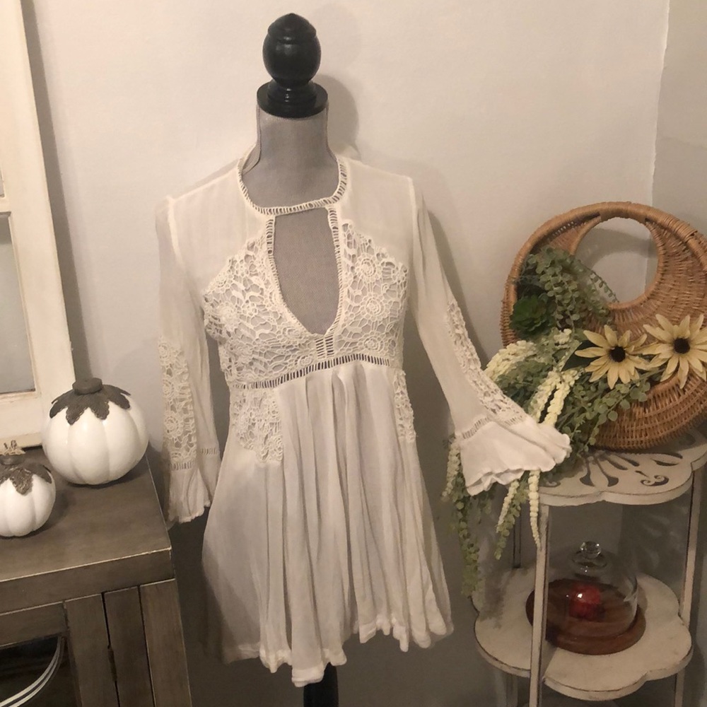 Sexy white bell sleeve dress